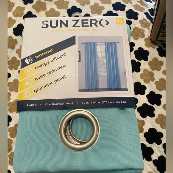 SUN ZERO (2 PANELS) ENERGY EFFICIENT NOISE REDUCTION GROMMET PANELS - Picture 13 of 14